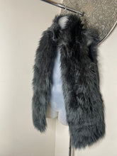 Load image into Gallery viewer, Grey faux fur vest (Medium)