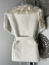 Load image into Gallery viewer, Cream vest (Large )