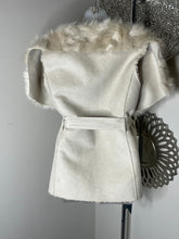 Load image into Gallery viewer, Cream vest (Large )
