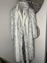 Load image into Gallery viewer, White Long Faux Fur(Large) P2P 23