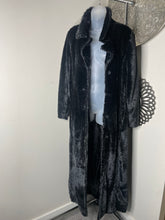 Load image into Gallery viewer, Black long plush coat (Medium)